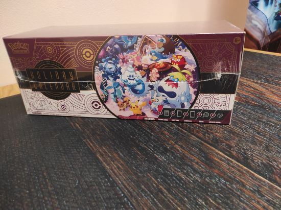 Obrázek Pokémon TCG: Adventní kalendář (2025) - poškozený obal