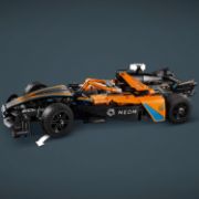 Obrázek NEOM McLaren Formula E Race Car