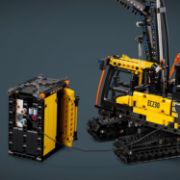 Obrázek Nákladní auto Volvo FMX a elektrický bagr Volvo EC230