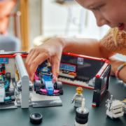 Obrázek Garáž F1® a vozy Mercedes-AMG a Alpine