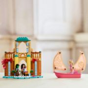 Obrázek Glinda, Elphaba a Nessarose na Shiz univerzitě