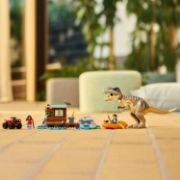 Obrázek T-rex a útěk po řece